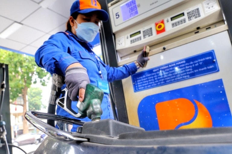 Nhiều giải pháp được đưa ra nhằm ổn định nguồn cung xăng dầu.