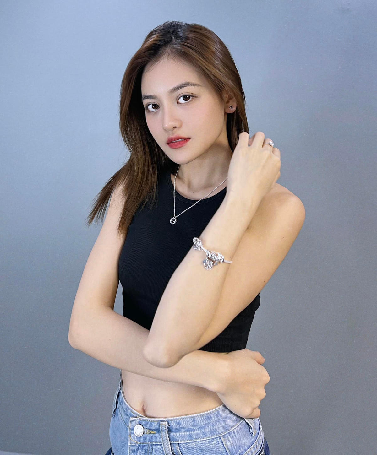 Nữ chính 'Đừng nói khi yêu' chuộng phong cách gợi cảm ở tuổi 27