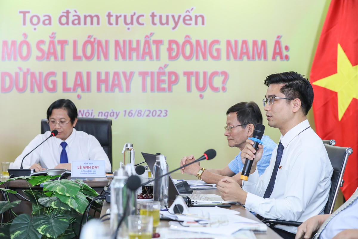 Nhà báo Công Khanh và các khách mời tại Tọa đàm. Ảnh: Quang Vinh.