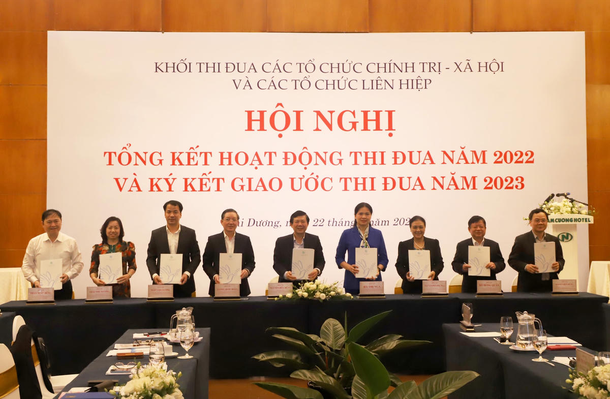 Các thành viên trong khối ký kết giao ước thi đua năm 2023.
