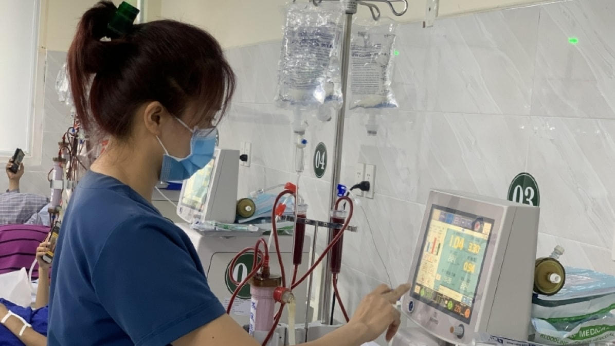 Một số bệnh viện ở TPHCM quá tải bệnh nhân chạy thận. Ảnh: VOV.