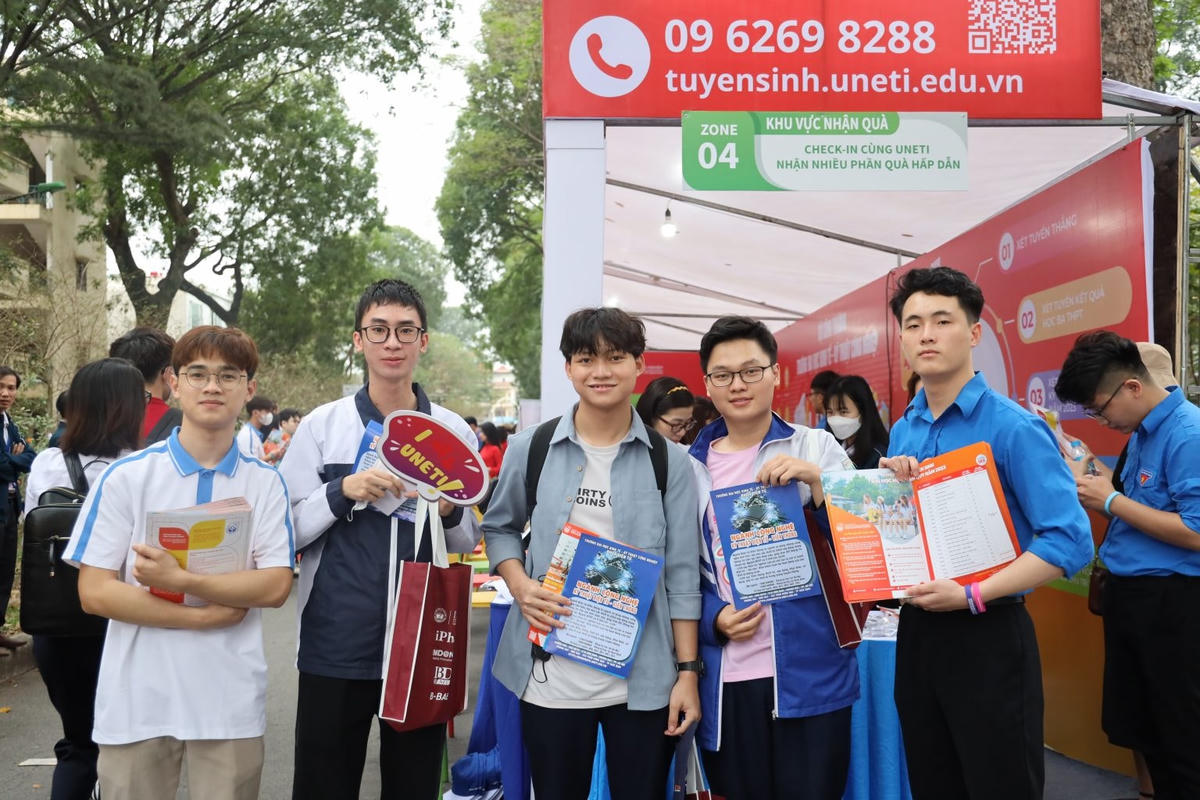 Thí sinh tham dự Ngày hội tư vấn hướng nghiệp năm 2023.