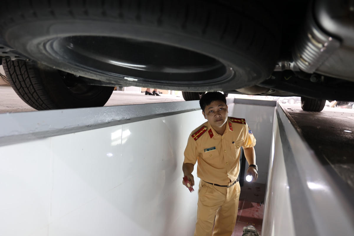 167 CSGT tập huấn, sẵn sàng chi viện cho các trung tâm đăng kiểm gặp ùn tắc