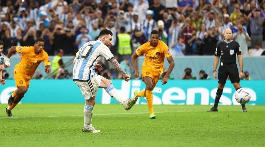 Messi có đường kiến tạo để đồng đội ghi bàn mở tỉ số. Ảnh: Getty.