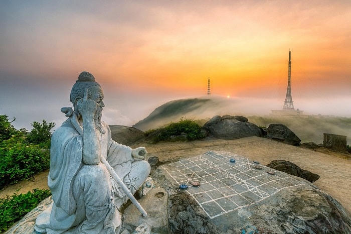 Đỉnh Bàn cờ - nơi được chọn lắp đặt 2 chữ "Đà Nẵng" tương tự chữ “Hollywood”.