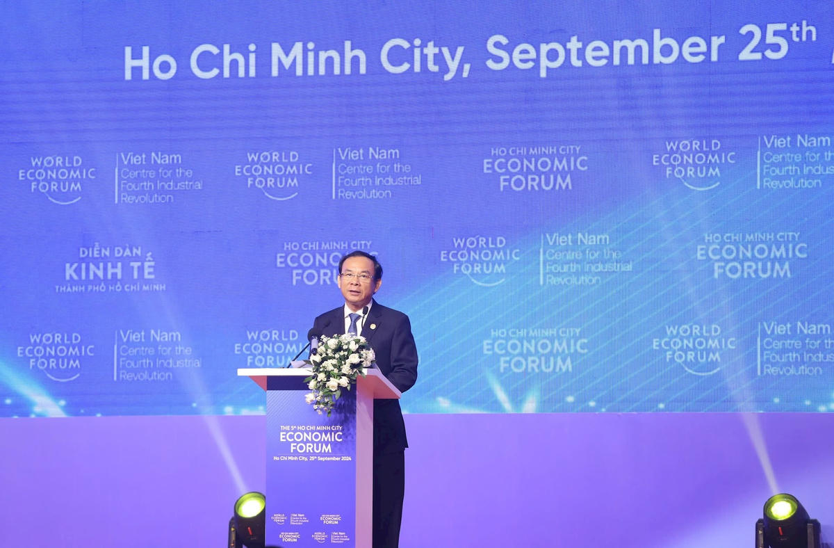 Bí thư Thành ủy TPHCM Nguyễn Văn Nên phát biểu khai mạc diễn đàn.