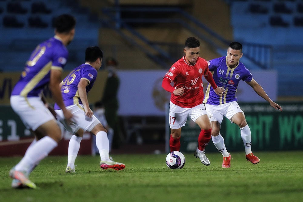 CLB TPHCM sẽ khó khăn trong cuộc đua trụ hạng khi phải gặp Hà Nội FC.