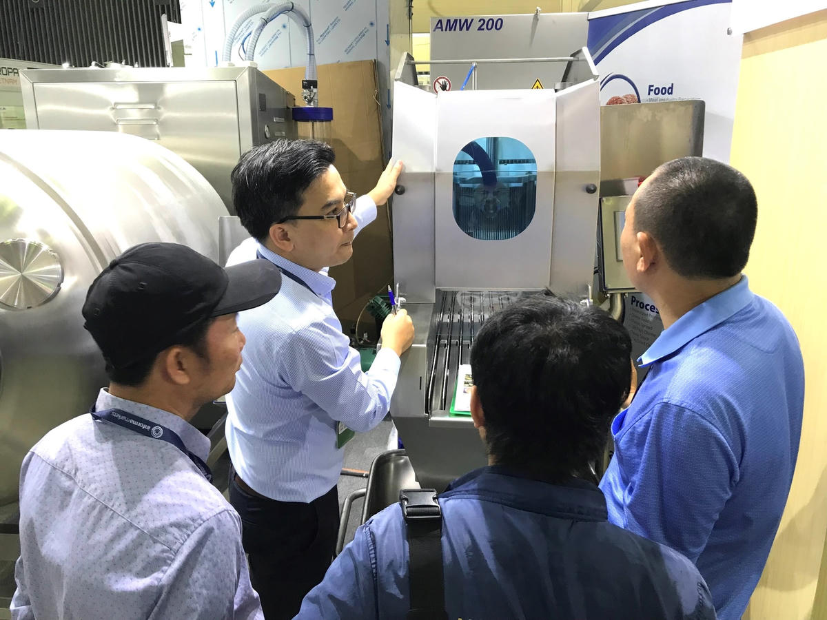 Doanh nghiệp tìm cách vượt qua những rào cản, nỗ lực phục hồi sau đại dịch. Ảnh: Hồng Phúc.