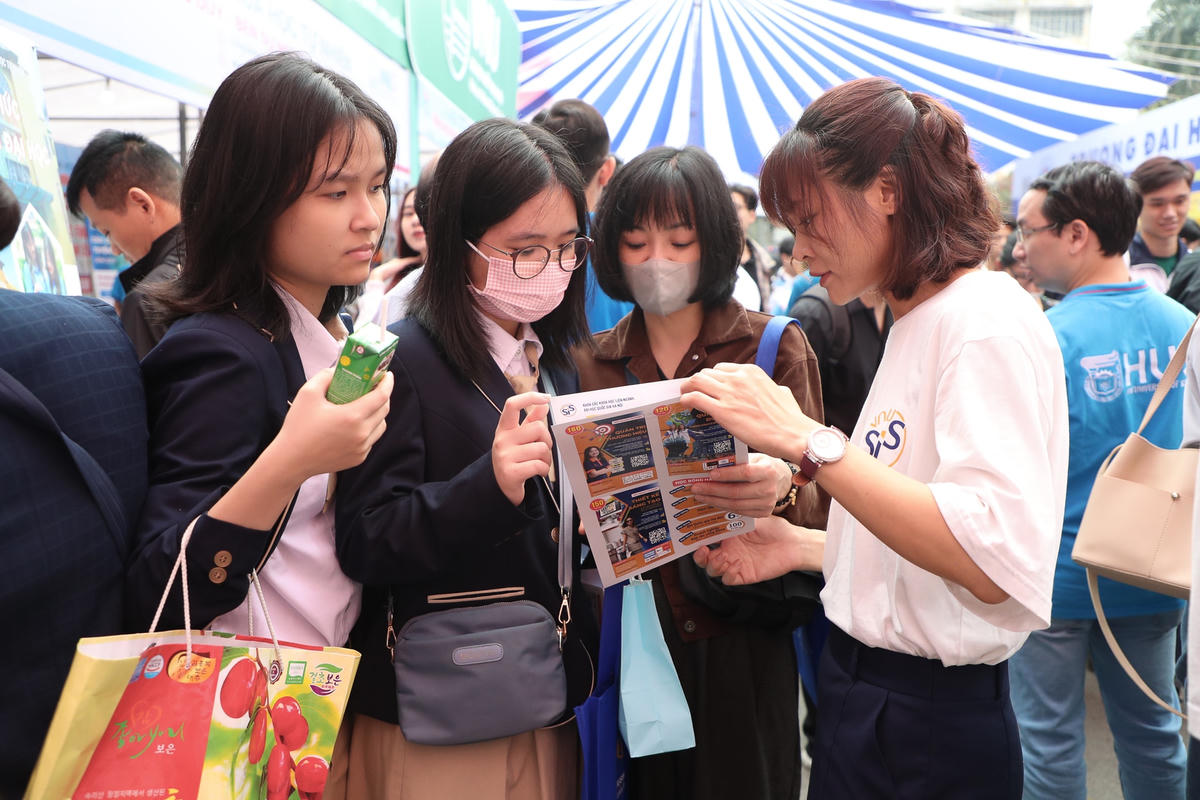 Học sinh tham dự Ngày hội tư vấn hướng nghiệp 2023.