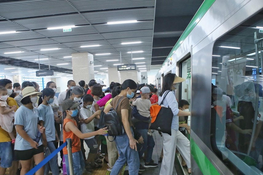 Tuyến đường sắt đô thi đầu tiên tại Hà Nội cũng như toàn quốc ngày càng chiếm dược ưu thế được đông đảo người dân lựa chọn.