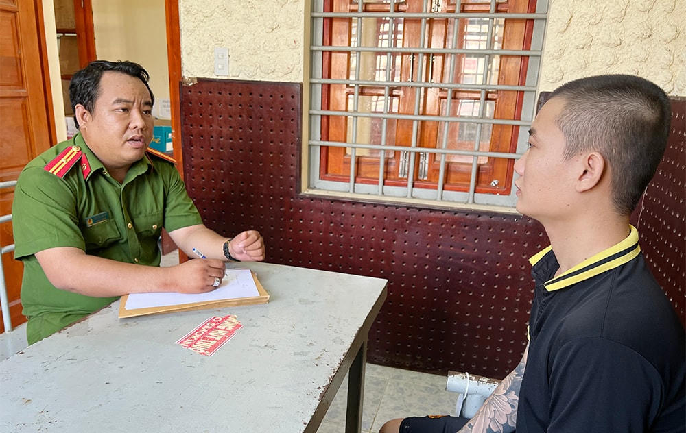 Nguyễn Chí Tâm tại cơ quan công an.