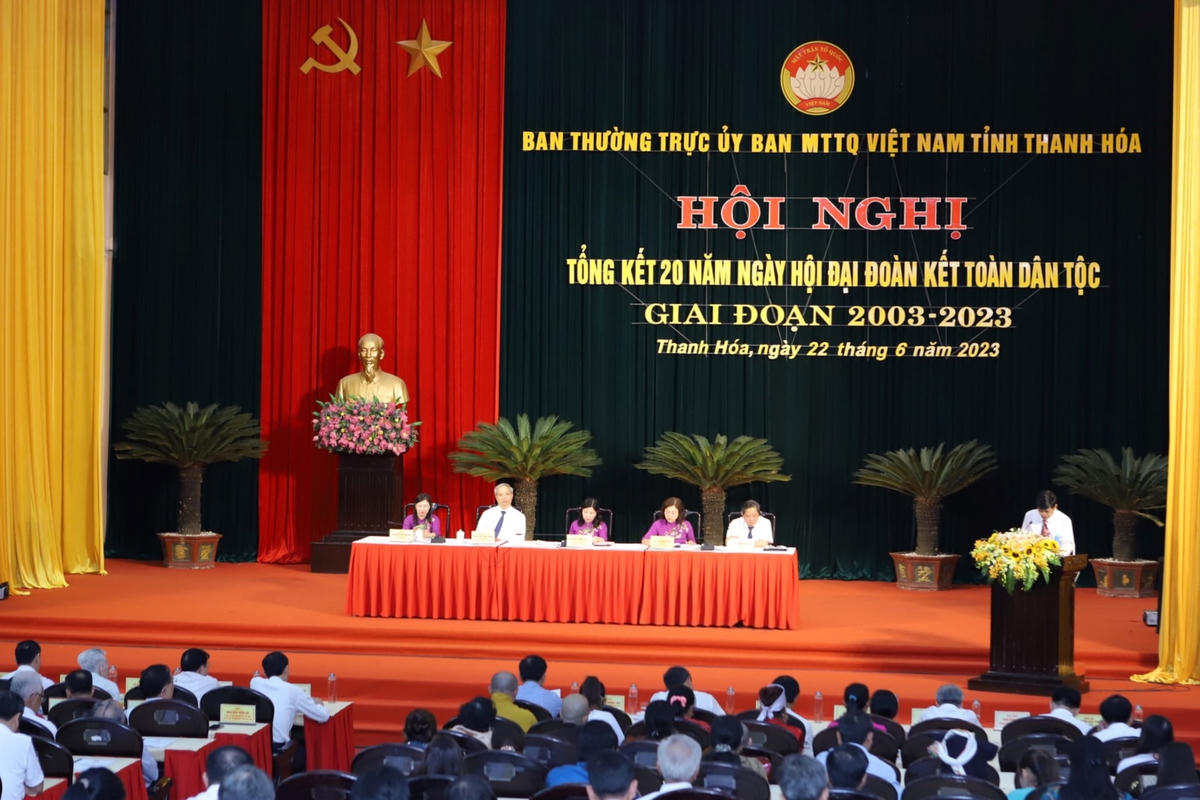 Toàn cảnh hội nghị Tổng kết 20 năm qua Ngày hội Đại đoàn kết toàn dân tộc ở Thanh Hóa.