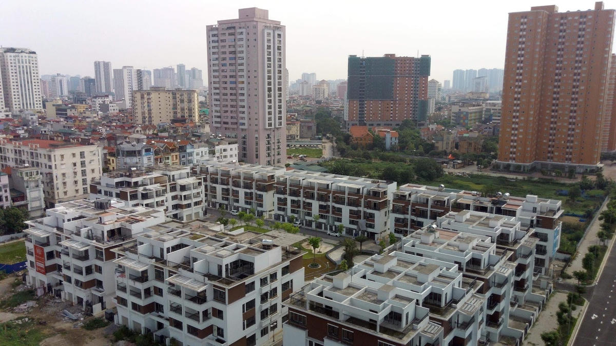 Thị trường bất động sản được dự báo sẽ tiếp tục còn gặp khó khăn trong ngắn và trung hạn. Ảnh: Quang Vinh.