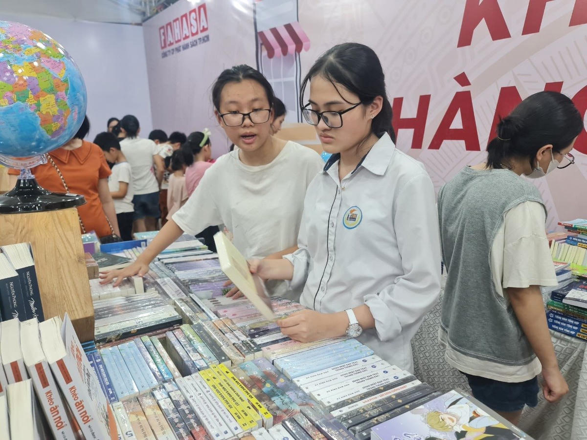 Đặc biệt, học sinh ở lứa tuổi lớn hơn có mặt rất đông tại ngày hội. 