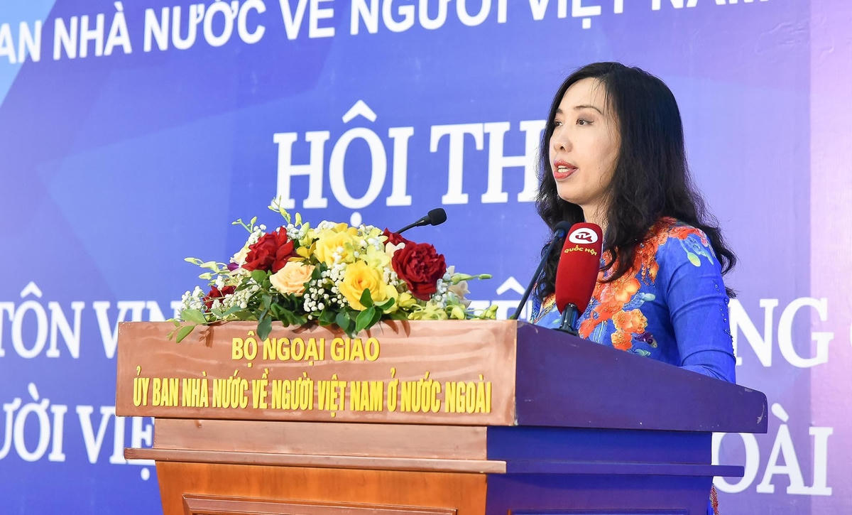 Thứ trưởng, Chủ nhiệm UB VNVNONN Lê Thị Thu Hằng phát biểu khai mạc
