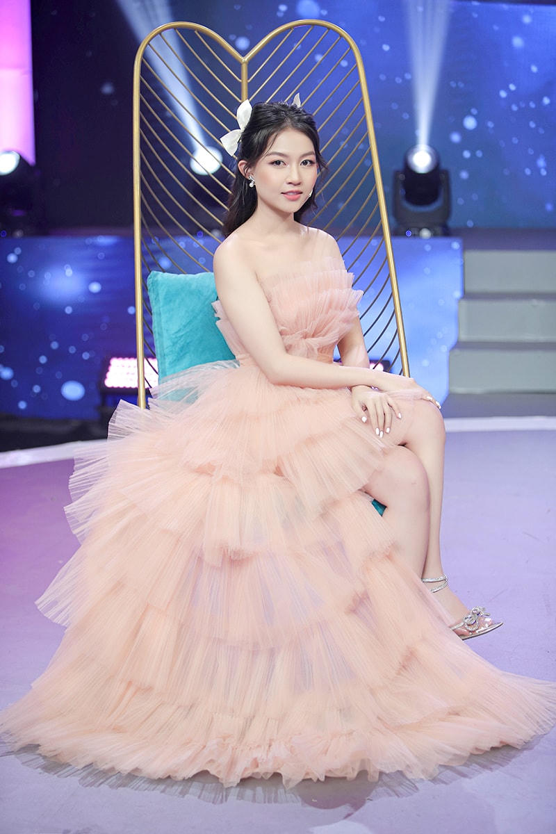 Song Dương chia sẻ về chuyện tình "mập mờ" với một chàng trai cách đây 2 tháng.
