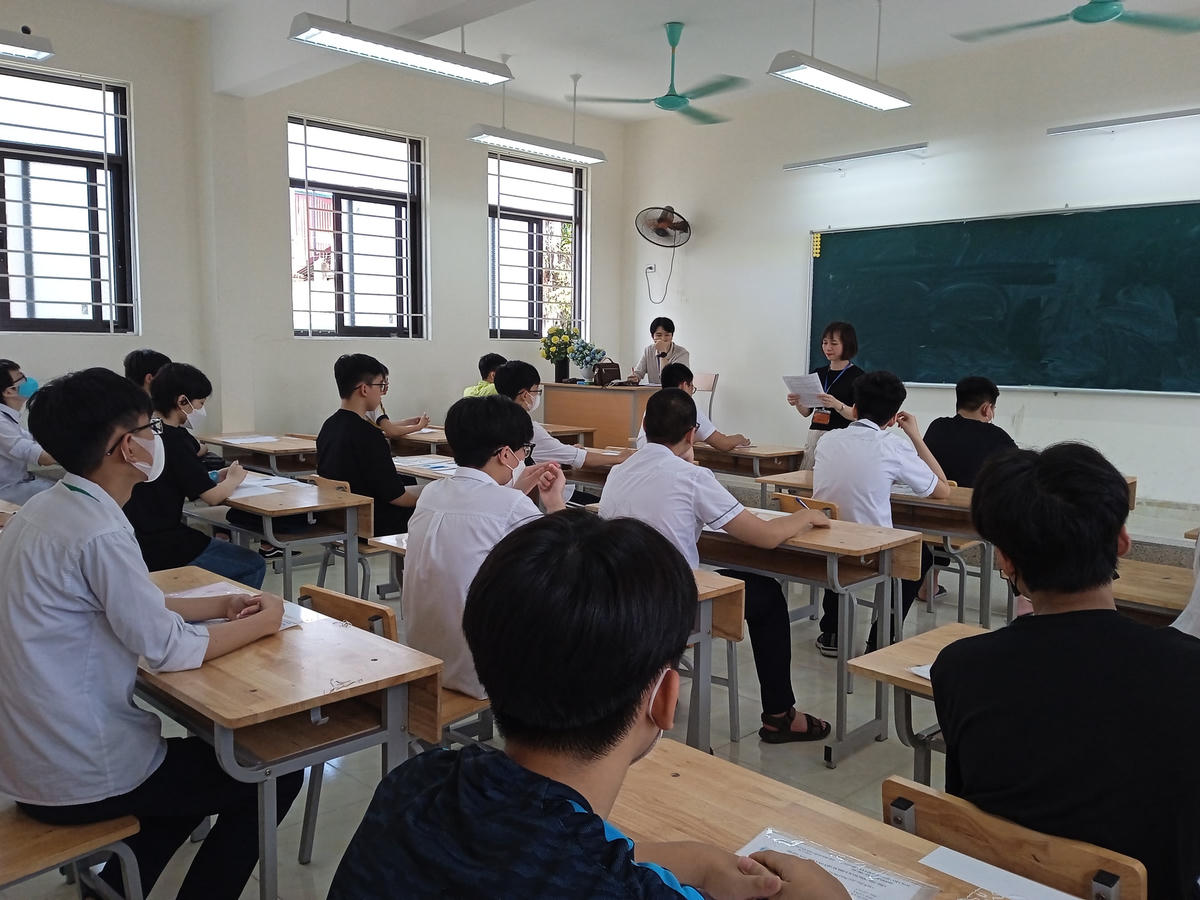Thí sinh thi vào lớp 10 tại hội đồng thi Trường THPT Trương Định (quận Hoàng Mai, Hà Nội) năm 2022.