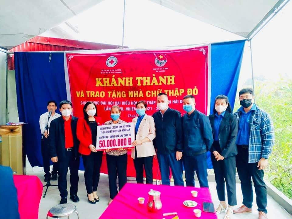 Hội Chữ thập đỏ tỉnh Hải Dương trao nhà nhân ái cho gia đình chính sách.