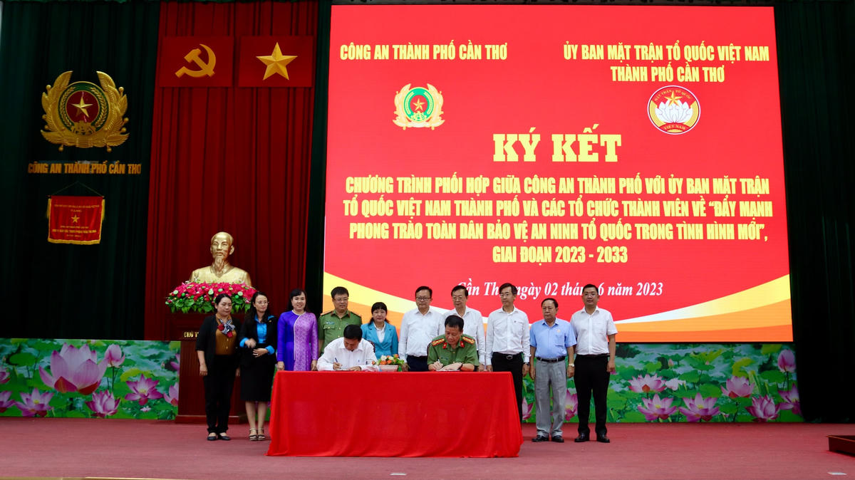 Công an TP Cần Thơ và Lãnh đạo MTTQ Việt Nam thành phố ký kết Chương trình phối hợp về “Đẩy mạnh phong trào toàn dân bảo vệ an ninh Tổ quốc trong tình hình mới” giai đoạn 2023 – 2033.