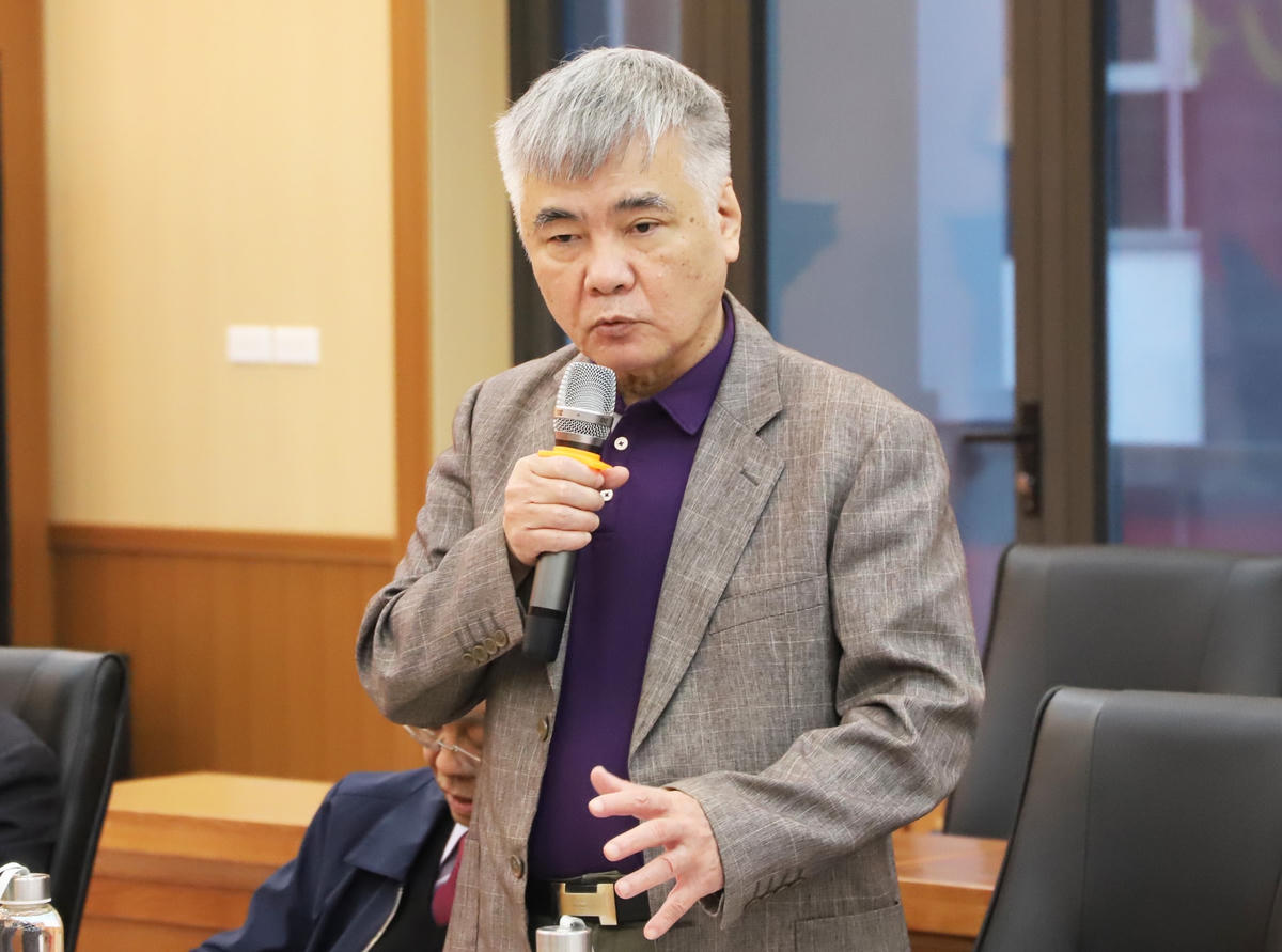 Ông Nguyễn Văn Phúc, Phó Chủ nhiệm Hội đồng tư vấn về Dân chủ và Pháp luật UBTƯ MTTQ Việt Nam phát biểu.