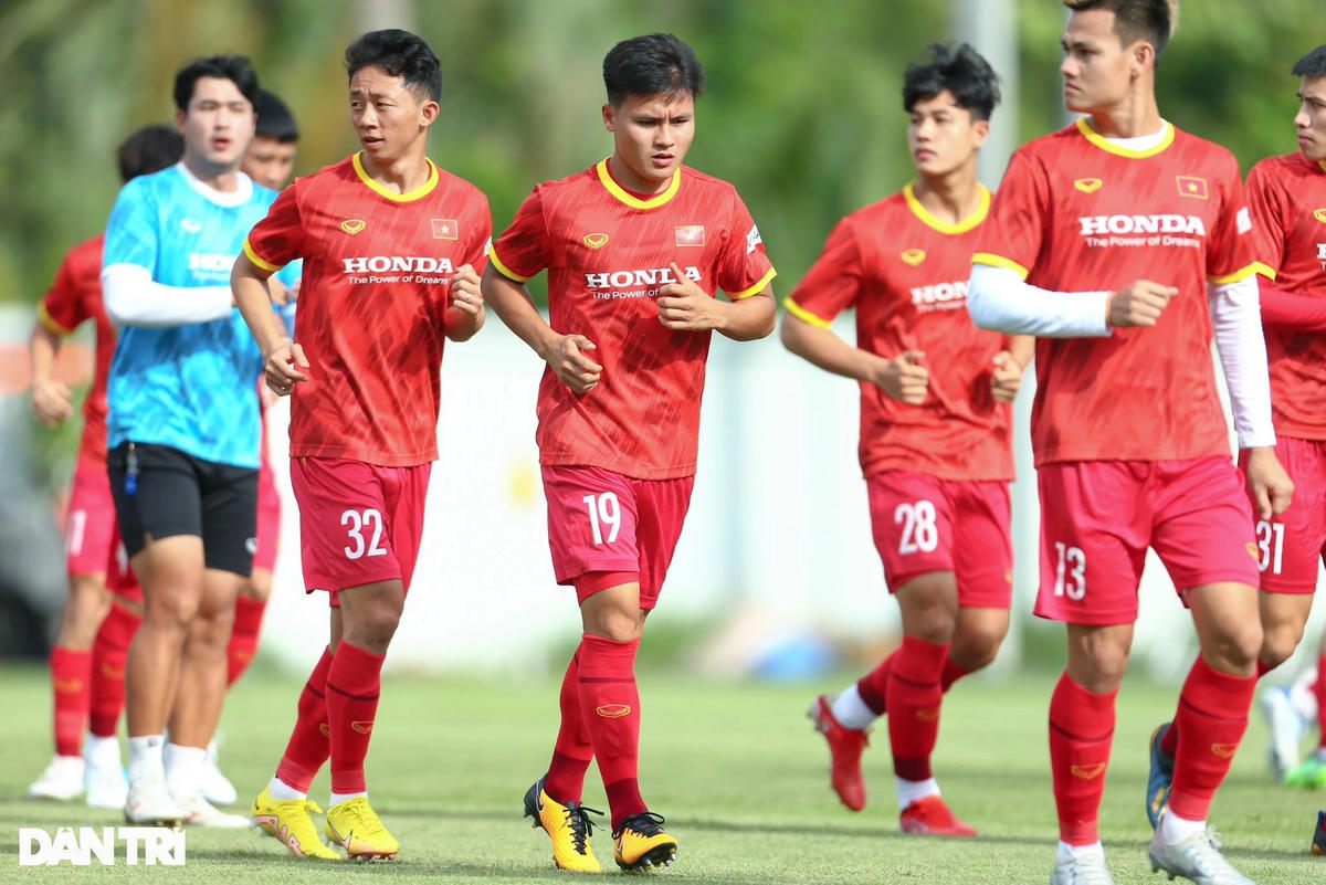 Quang Hải nhanh chóng hòa nhập cùng các đồng đội (Ảnh: Khoa Nguyễn).