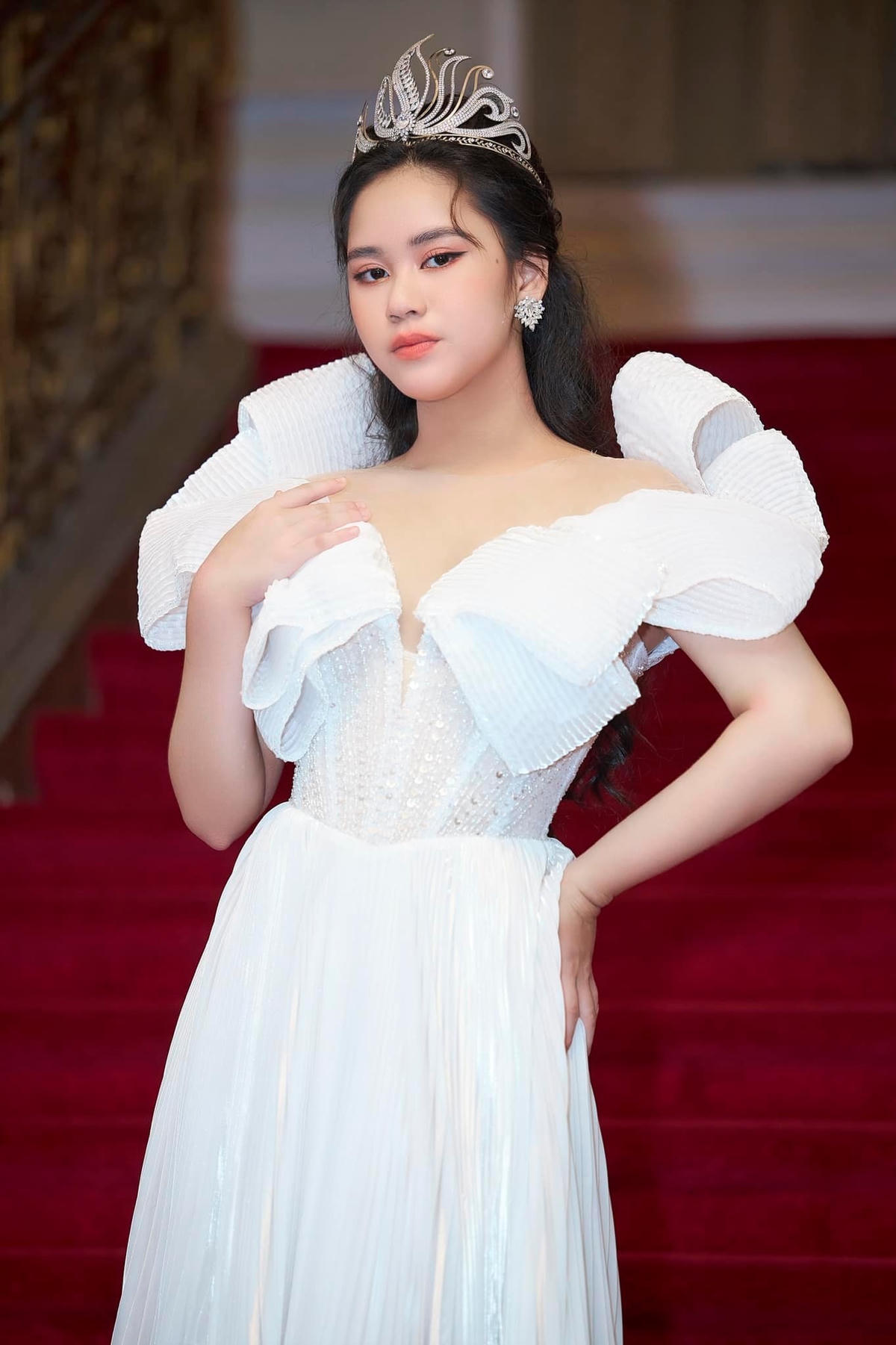 Bella Vũ Huyền Diệu trở thành đại diện đầu tiên của Việt Nam ghi dấu tại đấu trường "Miss Eco Teen International".