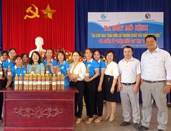 Lễ ra mắt mô hình tái chế rác thải.