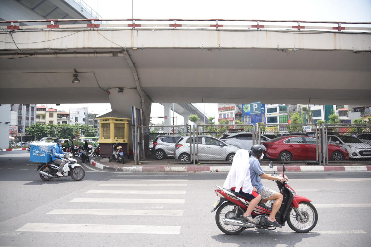 Khi dùng gầm cầu trông xe phải thiết kế giao thông đấu nối đường bộ trong khu vực và được cơ quan có thẩm quyền chấp thuận về phòng cháy chữa cháy, bảo vệ môi trường.