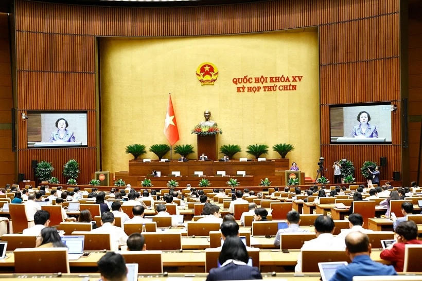 Quốc hội nghe Tờ trình và báo cáp thẩm tra về việc sắp xếp đơn vị hành chính cấp tỉnh năm 2025. (Ảnh: TTXVN)