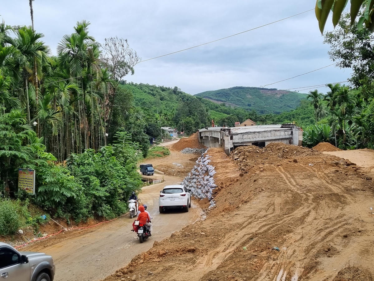 Cầu Sông Trường vẫn chưa thi công xong phần đường dẫn.