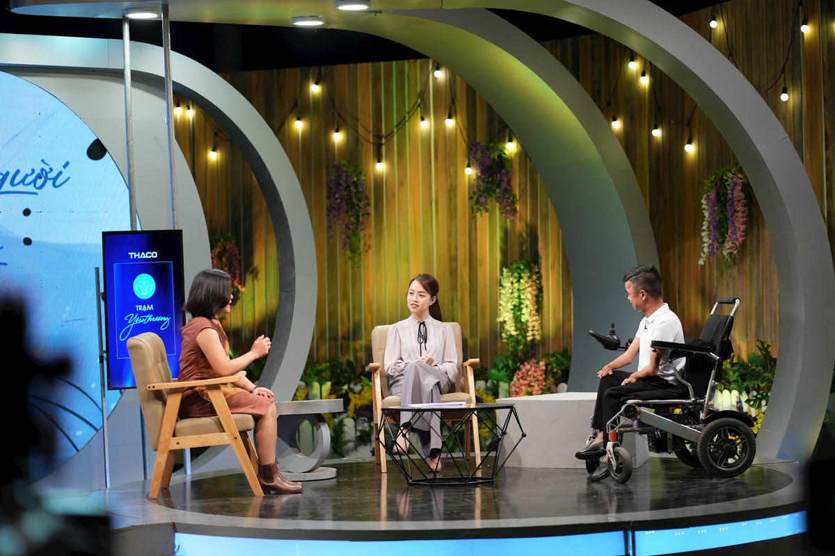 Không chỉ có công việc ổn định, tự nuôi sống bản thân, anh còn tạo việc làm bền vững cho những người có hoàn cảnh giống mình.