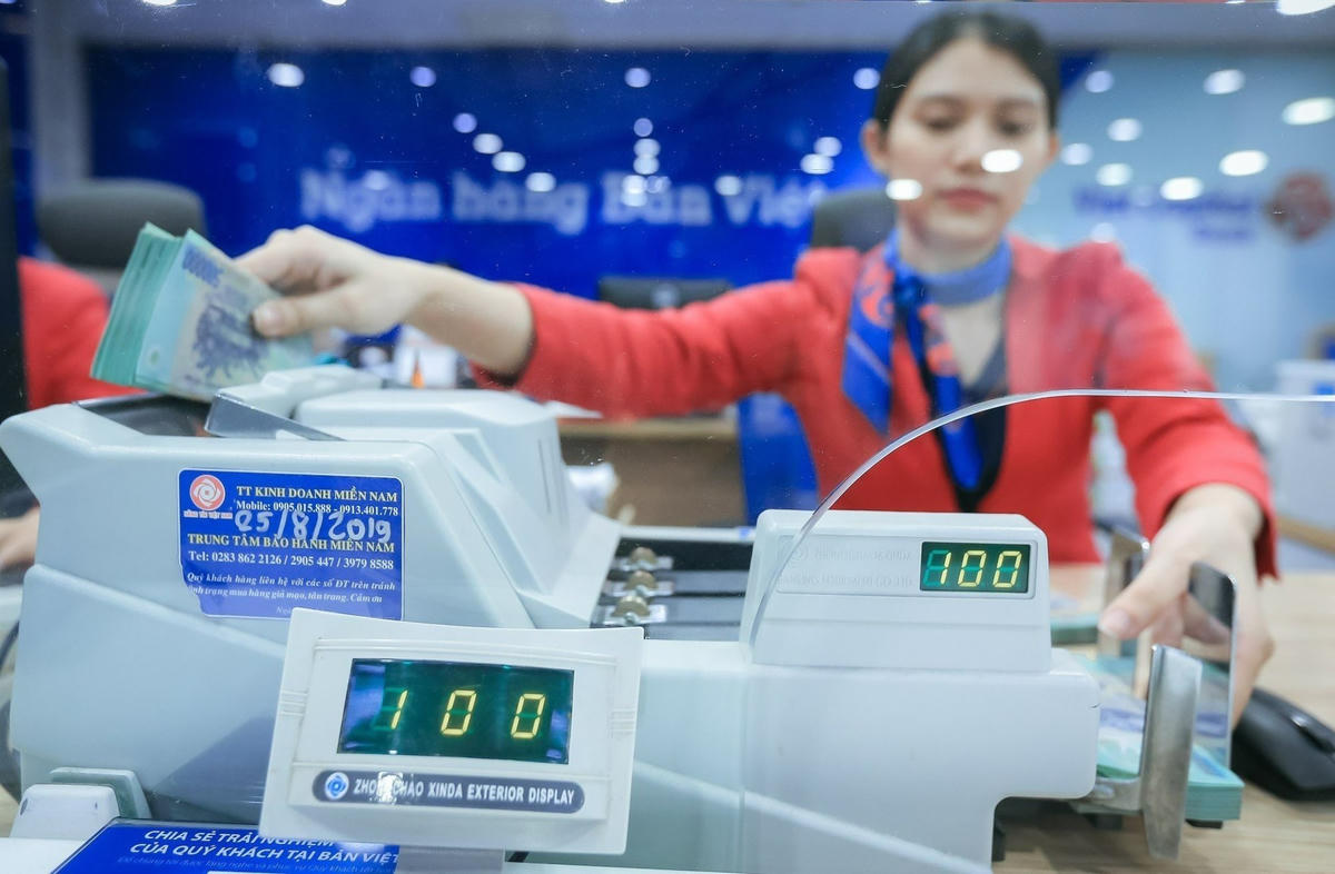Lãi suất huy động được nhiều ngân hàng điều chỉnh giảm. Ảnh: Bình An.
