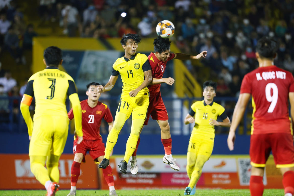 U19 Việt Nam mở tỷ số từ một pha đánh đầu. Ảnh Ngọc Dương.
