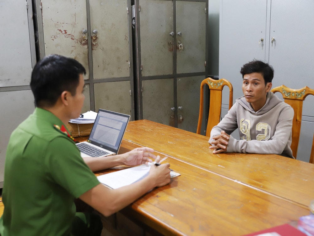 Đối tượng Nguyễn Vĩnh Phú tại cơ quan công an.