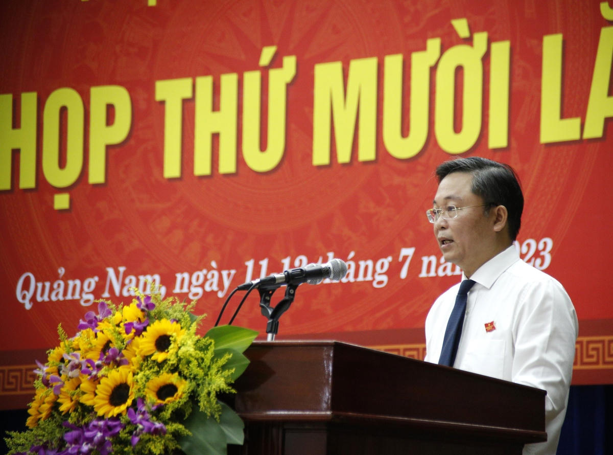 Ông Lê Trí Thanh, Chủ tịch UBND tỉnh Quảng Nam báo cáo kết quả 6 tháng đầu năm 2023.