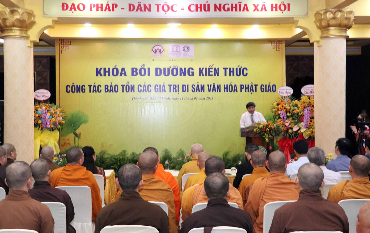 Quang cảnh khóa bồi dưỡng kiến thức cho các chức sắc tôn giáo về bảo tồn giá trị di sản văn hóa Phật giáo. (Ảnh: X.Khu).