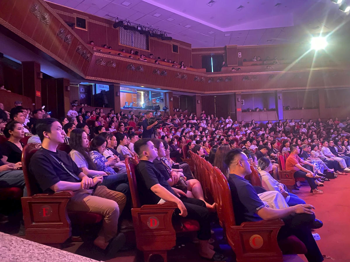 bai chinh - anh khan gia