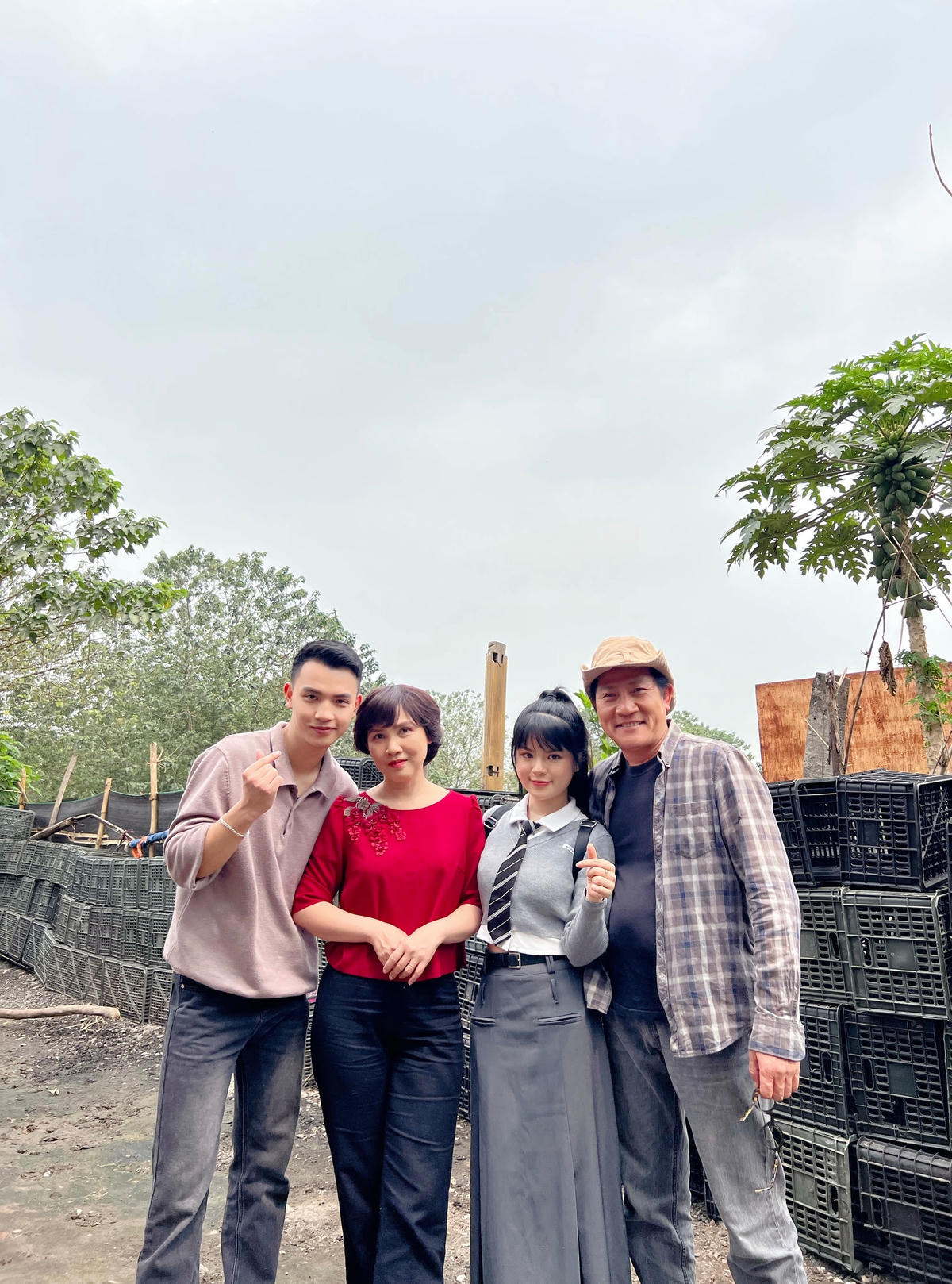 Thời gian này, cô đảm nhận vai diễn Phương Nga trong bộ phim lên sóng khung giờ vàng "Cuộc đời vẫn đẹp sao".