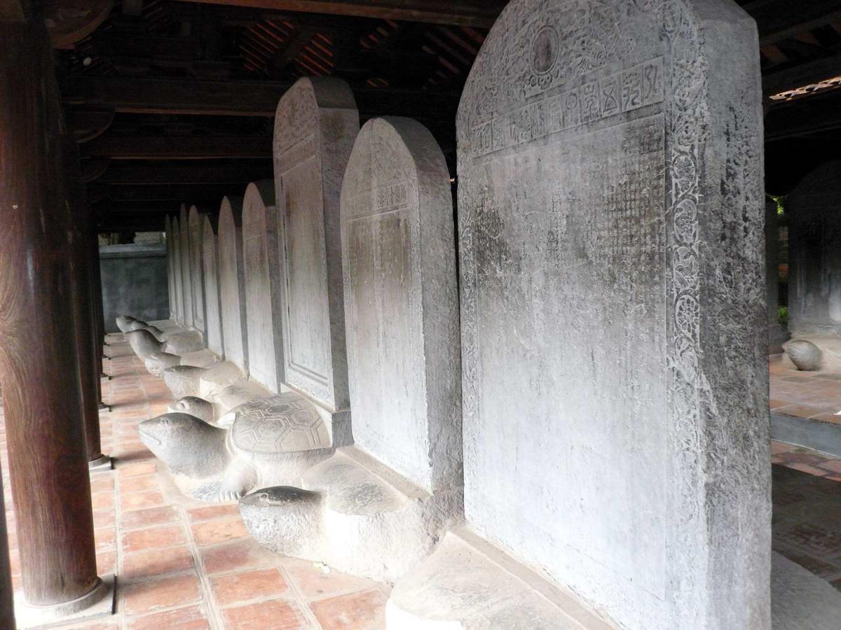 Bia Tiến sĩ trong Văn Miếu - Quốc Tử Giám.