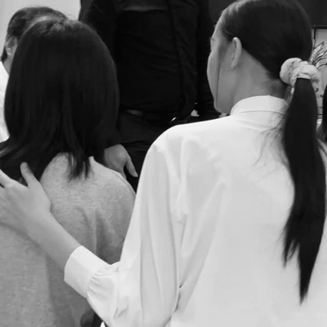Người đẹp quê Cần Thơ đến tận nhà để thăm hỏi và động viên em L.T.N.. Ảnh: NVCC. 