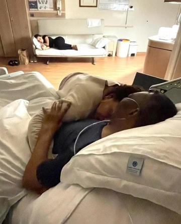 Con gái Nascimento ở bên Pele. Ảnh: Instagram NV.  