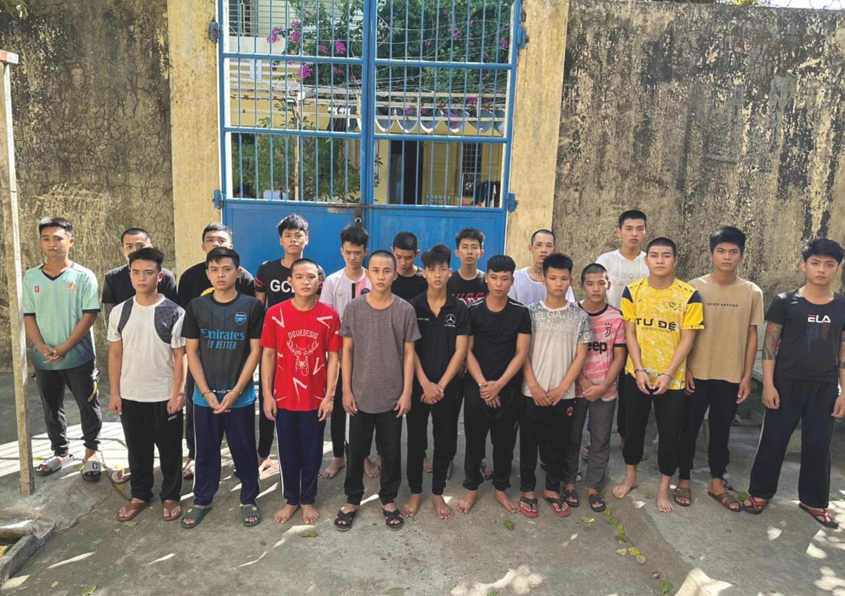 Các đối tượng tại cơ quan điều tra. Ảnh: CA Duy Xuyên.