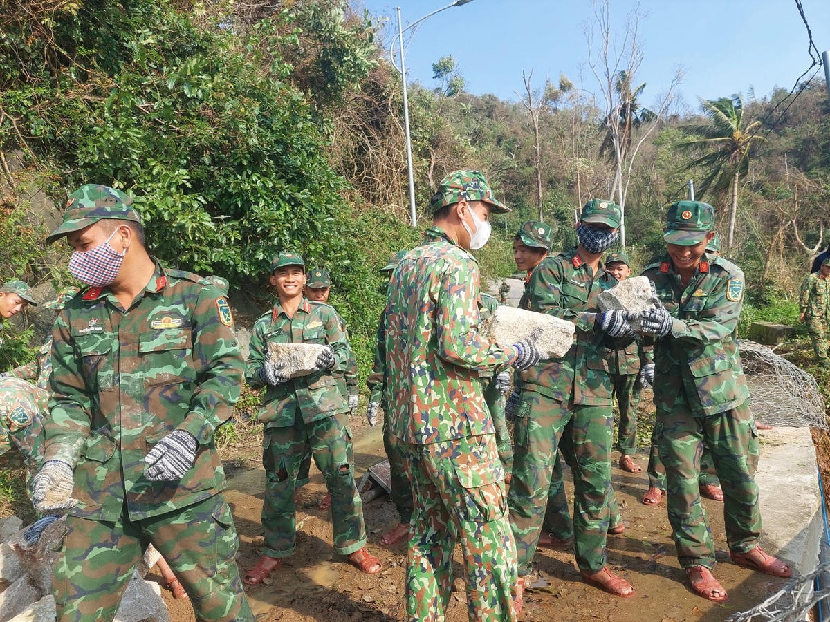 Một điểm sạt lở trên tuyến đường Quyết Thắng.