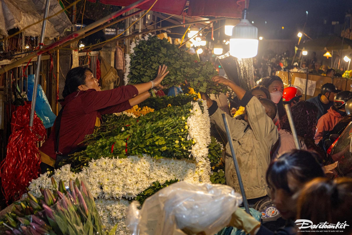 W_cho_hoa_tet-le-khanh16.jpg
