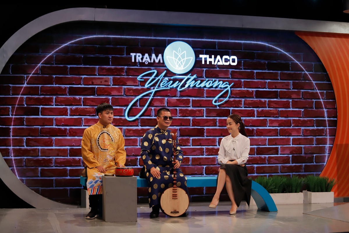 Câu chuyện về nỗ lực vươn lên số phận của Quốc Thanh được kể lại tại “Trạm yêu thương” giống như giai điệu của tiếng đàn nguyệt, lúc trầm lúc bổng.