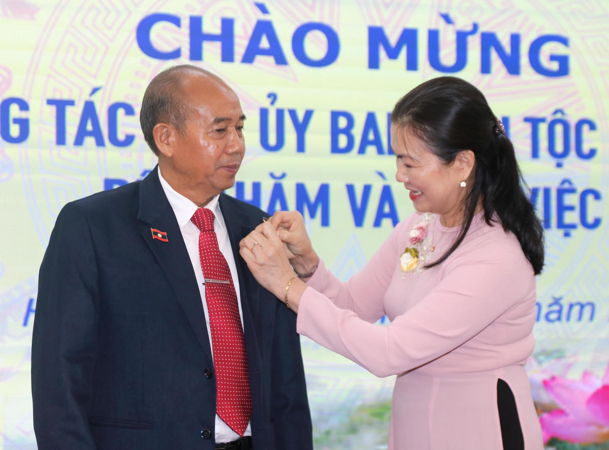 Vun đắp tình hữu nghị vĩ đại, đoàn kết đặc biệt Việt Nam - Lào