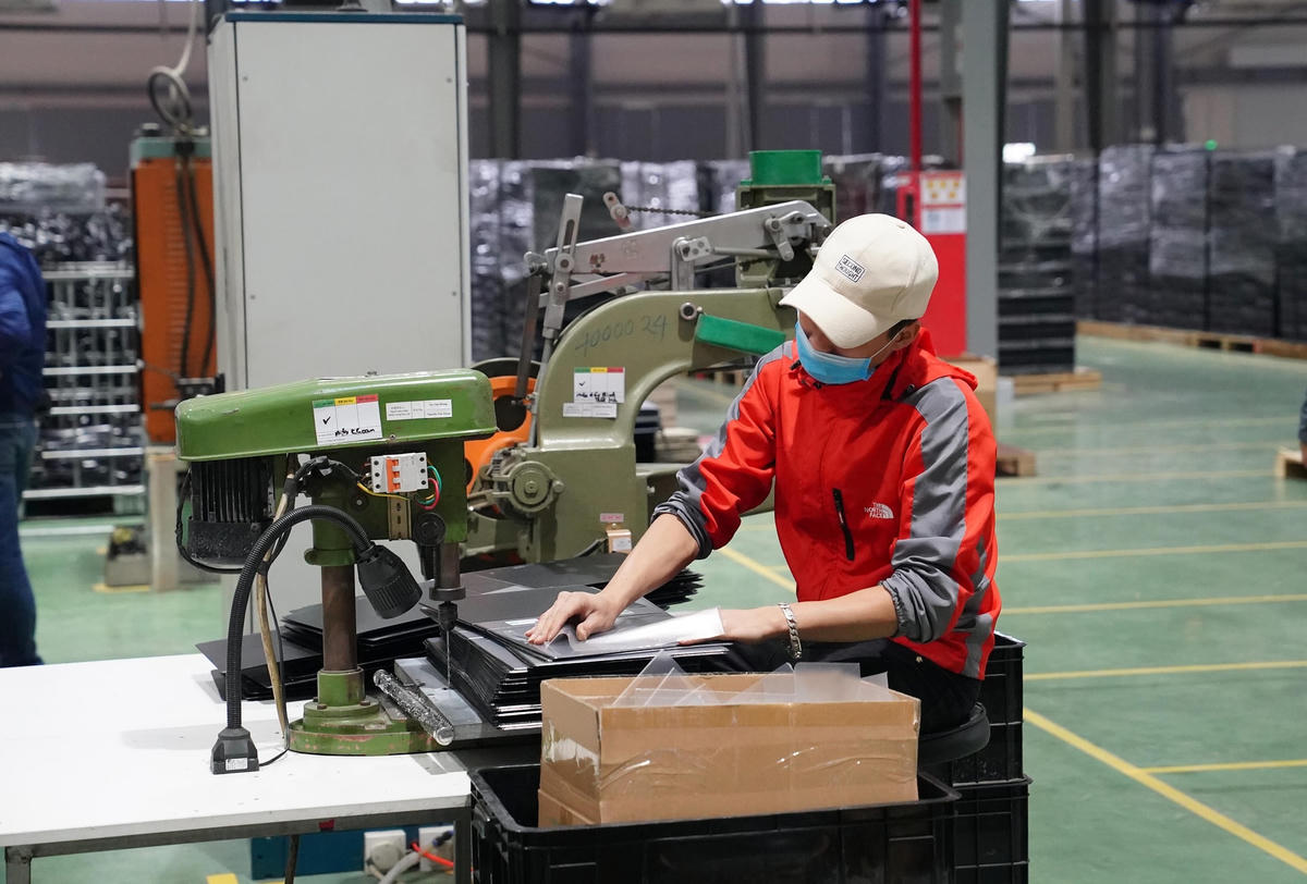 Cộng đồng doanh nghiệp mong mỏi lãi suất cho vay sớm hạ nhiệt. Ảnh: Quang Vinh.