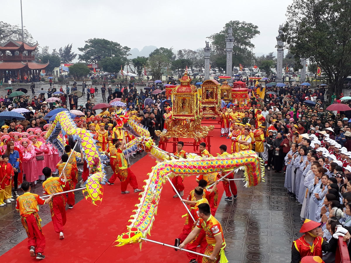 Lễ hội đền Cửa Ông.