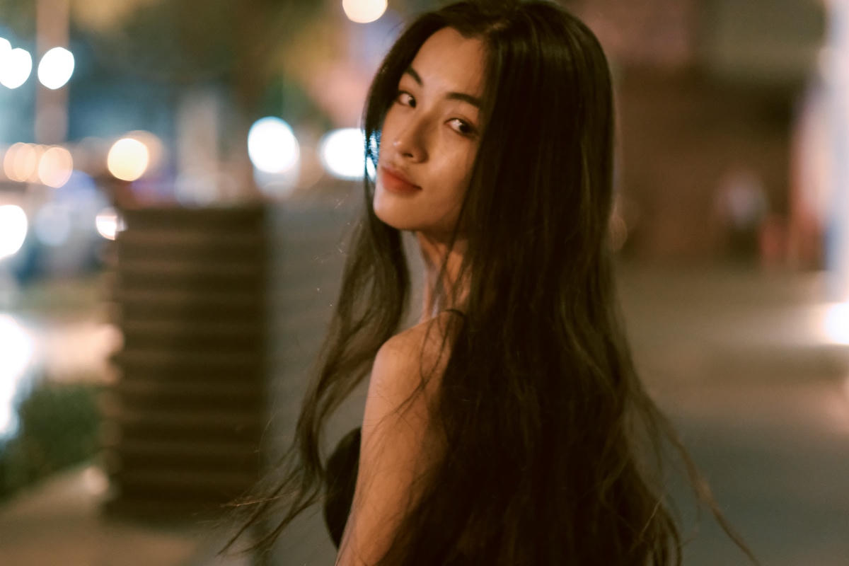 Đạo diễn Phan Gia Nhất Linh nhận xét: "Lan Thy, một nữ diễn viên trẻ vừa có sự dịu dàng, vừa có một điều gì đó nổi loạn từ bên trong đã gây ấn tượng rất mạnh với tôi".