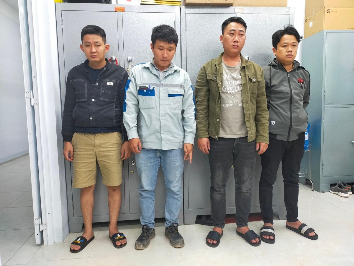 Các đối tượng tại cơ quan Công an. 